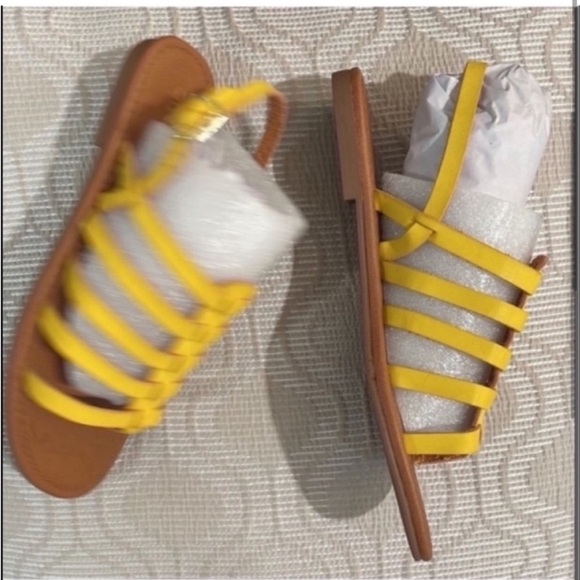 Strappy flat sandals - Picture 2 of 3